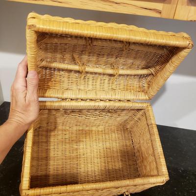 Wicker Baskets and Picnic Basket (LLR-KD)