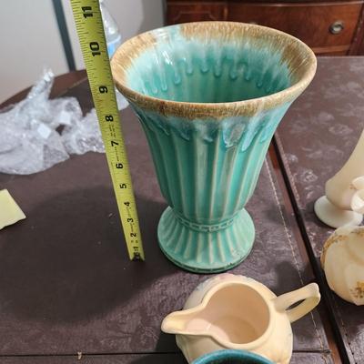 Mixed Lot Vintage Pottery Haeger , Roseville, Hull Pottery,