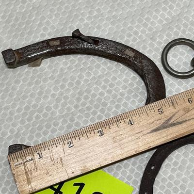 Lot 418 Horse shoes & bit
