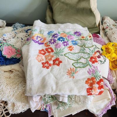 Large lot of Liners , Placemats, Quilts, Coverlets, Mens Handkerchiefs