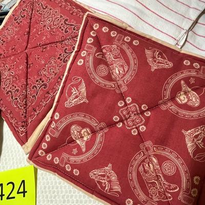 Lot 424 Western theme linens