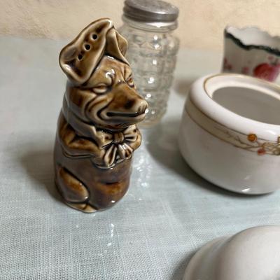 Lot 431 Assortment of miniatures