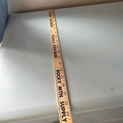 Lot 434 drawer dresser