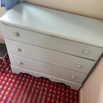 Lot 434 drawer dresser