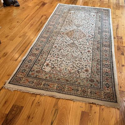 Wool Rug with Fringe from Jacobsen Rugs (LR-DZ)