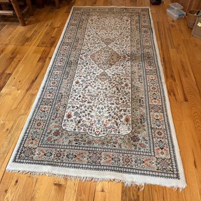 Wool Rug with Fringe from Jacobsen Rugs (LR-DZ)