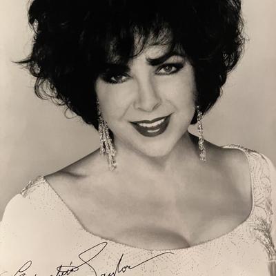 Elizabeth Taylor facsimile signed photo. 8x10 inches