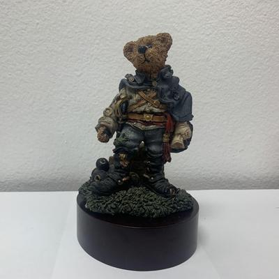 Boyd's Bear Civil War statue