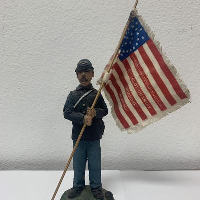 Union Soldier with flag statue