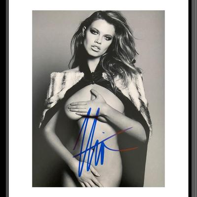 Sports Illustrated swimsuit model Hailey Clauson signed photo