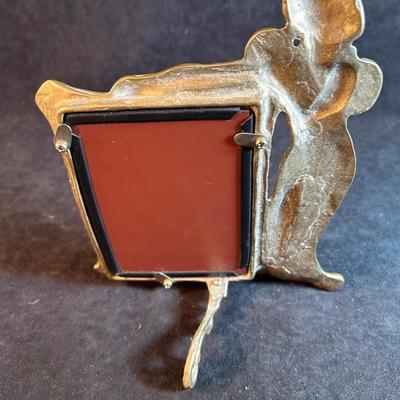 Lot 178. Picture Frames and Doilies