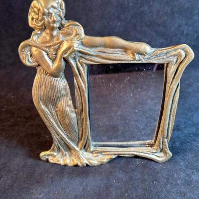 Lot 178. Picture Frames and Doilies