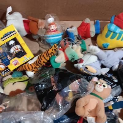 A LARGE COLLECTION OF EARLIER HAPPY MEAL TOYS (1)