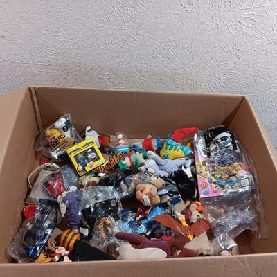A LARGE COLLECTION OF EARLIER HAPPY MEAL TOYS (1)
