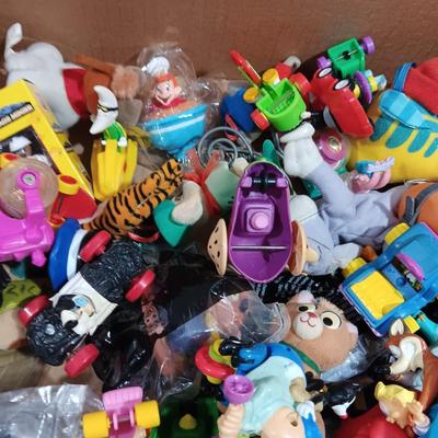 A LARGE COLLECTION OF EARLIER HAPPY MEAL TOYS (1)