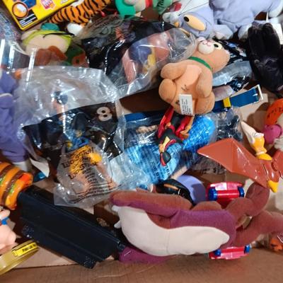 A LARGE COLLECTION OF EARLIER HAPPY MEAL TOYS (1)