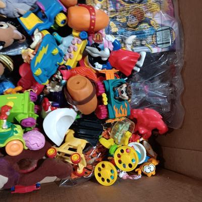 A LARGE COLLECTION OF EARLIER HAPPY MEAL TOYS (1)