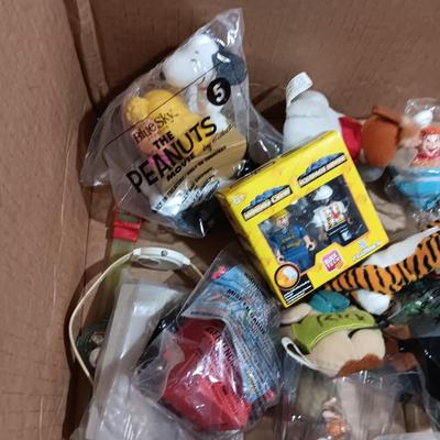 A LARGE COLLECTION OF EARLIER HAPPY MEAL TOYS (1)