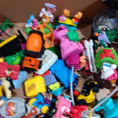 A LARGE COLLECTION OF EARLIER HAPPY MEAL TOYS (4)