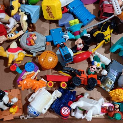 A LARGE COLLECTION OF EARLIER HAPPY MEAL TOYS (4)