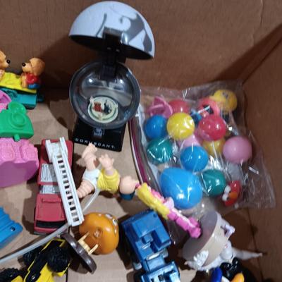 A LARGE COLLECTION OF EARLIER HAPPY MEAL TOYS (4)
