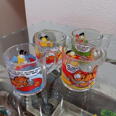 50's STYLE MCDONALD'S BUILDING, 1978 GARFIELD GLASSES AND FLINTSTONES GLASSES