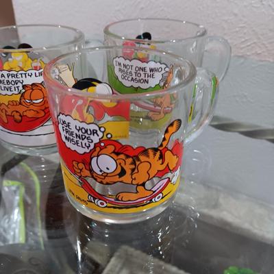 50's STYLE MCDONALD'S BUILDING, 1978 GARFIELD GLASSES AND FLINTSTONES GLASSES