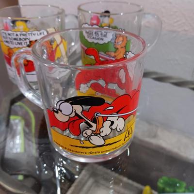 50's STYLE MCDONALD'S BUILDING, 1978 GARFIELD GLASSES AND FLINTSTONES GLASSES