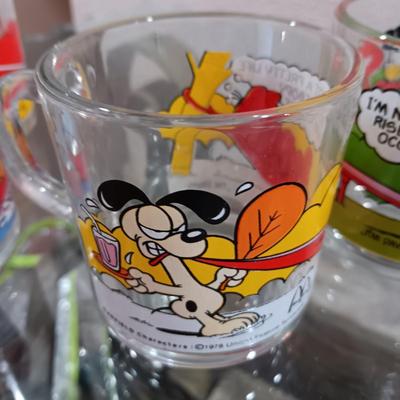 50's STYLE MCDONALD'S BUILDING, 1978 GARFIELD GLASSES AND FLINTSTONES GLASSES