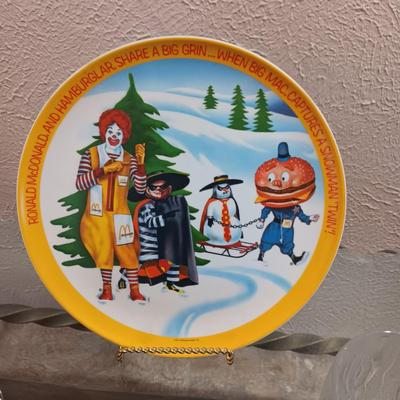 50's STYLE MCDONALD'S BUILDING, 1978 GARFIELD GLASSES AND FLINTSTONES GLASSES
