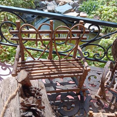 2 BIRDHOUSES AND 2 PIECES OF DOLL FURNITURE