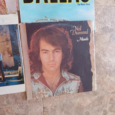 ASSORTMENT OF VINYL RECORDS