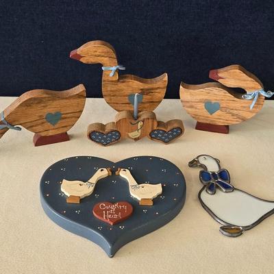 Vintage County Cottage Geese Deco