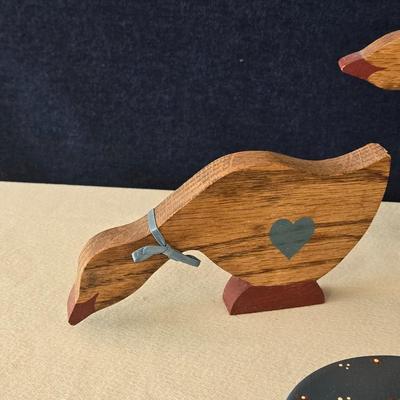 Vintage County Cottage Geese Deco