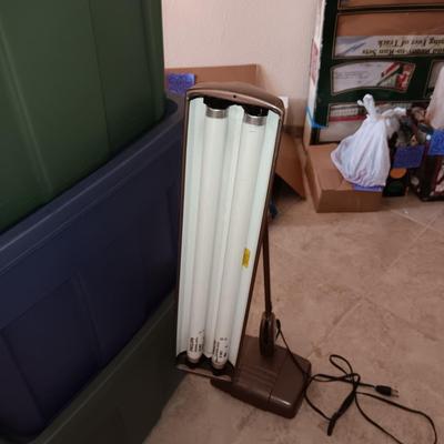 4 STORAGE CONTAINERS & A VINTAGE DESK LAMP