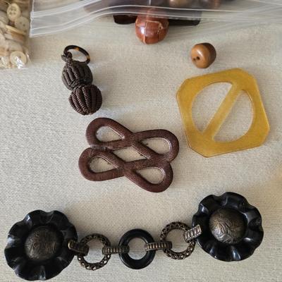 Antique & Vintage Metal, Plastic, and Shell Buttons