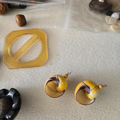 Antique & Vintage Metal, Plastic, and Shell Buttons