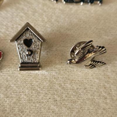 Vintage Pendants, Pins, and Brooches