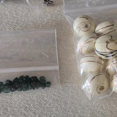 Lot of Loose Beads