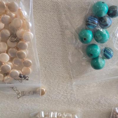 Lot of Loose Beads