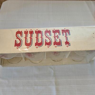 NIB Leinenkugel "Sudset" 4 Goblets