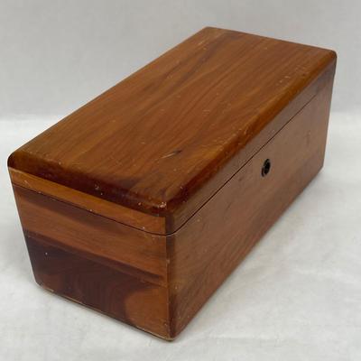 Lane cedar chest -miniature