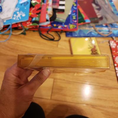 Handmade Holiday Cards, Gift Wrapping and More (LLR-KD)