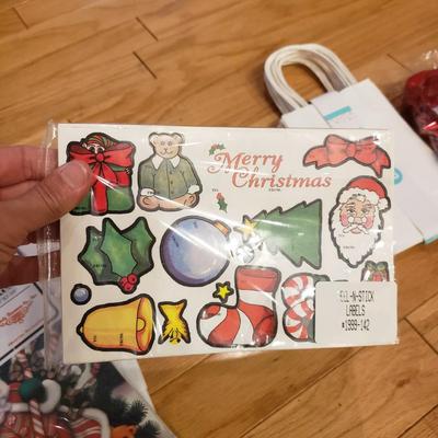Handmade Holiday Cards, Gift Wrapping and More (LLR-KD)