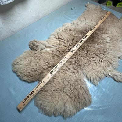 Lot 471 Sheep pelt