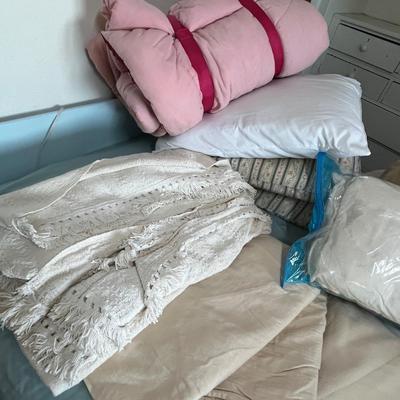 Lot 489 Big lot of bedding