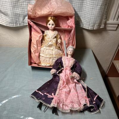 Lot 492 Dolls