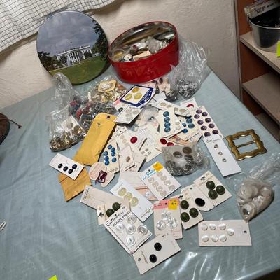 Lot 496 Buttons