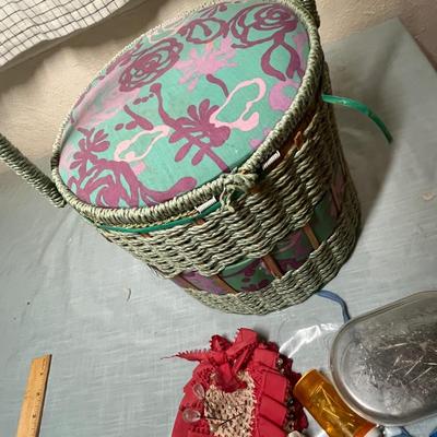 Lot 501 Sewing basket full