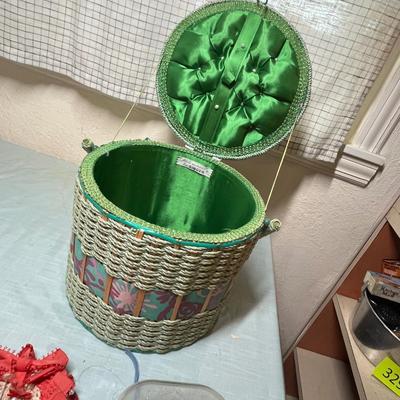 Lot 501 Sewing basket full